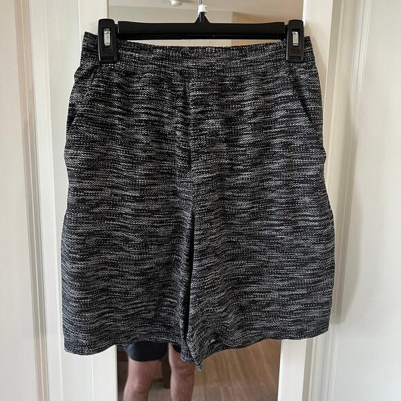 Men's Lululemon Pace Breaker Shorts Size Small Color Black Grey - Picture 1 of 4